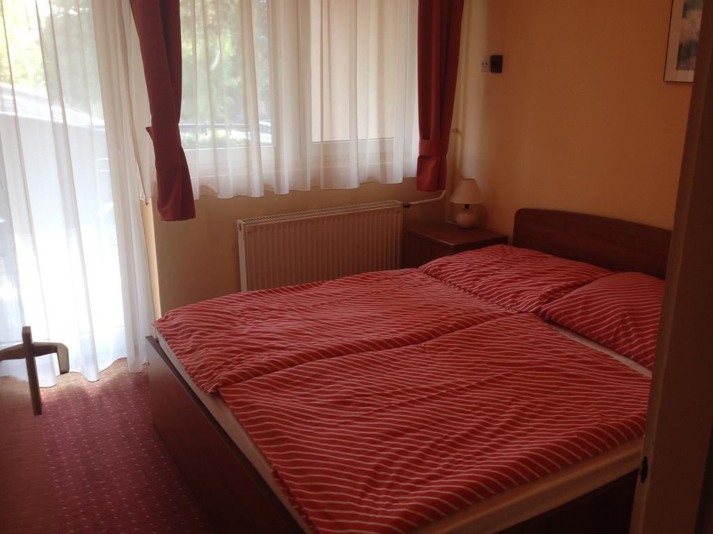 Hotel Family Balatonfoldvar Quarto foto