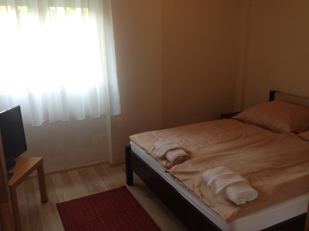 Hotel Family Balatonfoldvar Quarto foto