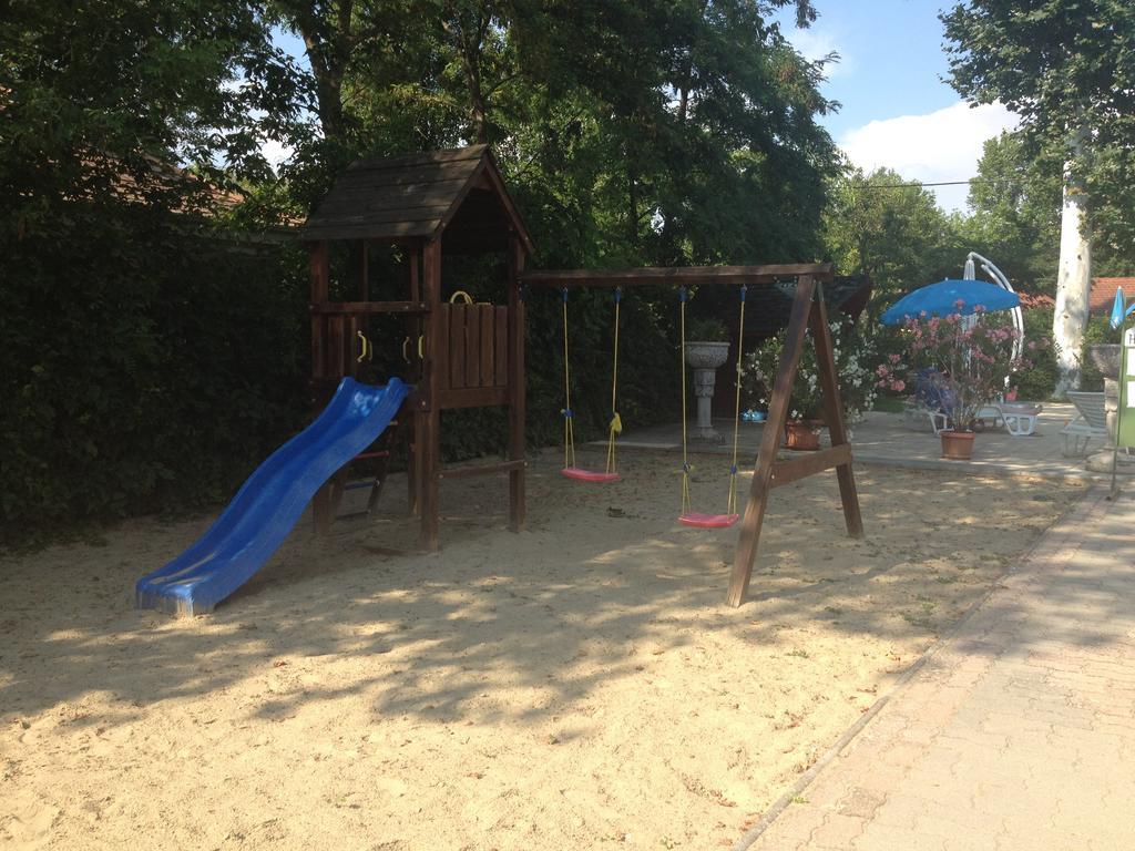 Hotel Family Balatonfoldvar Exterior foto