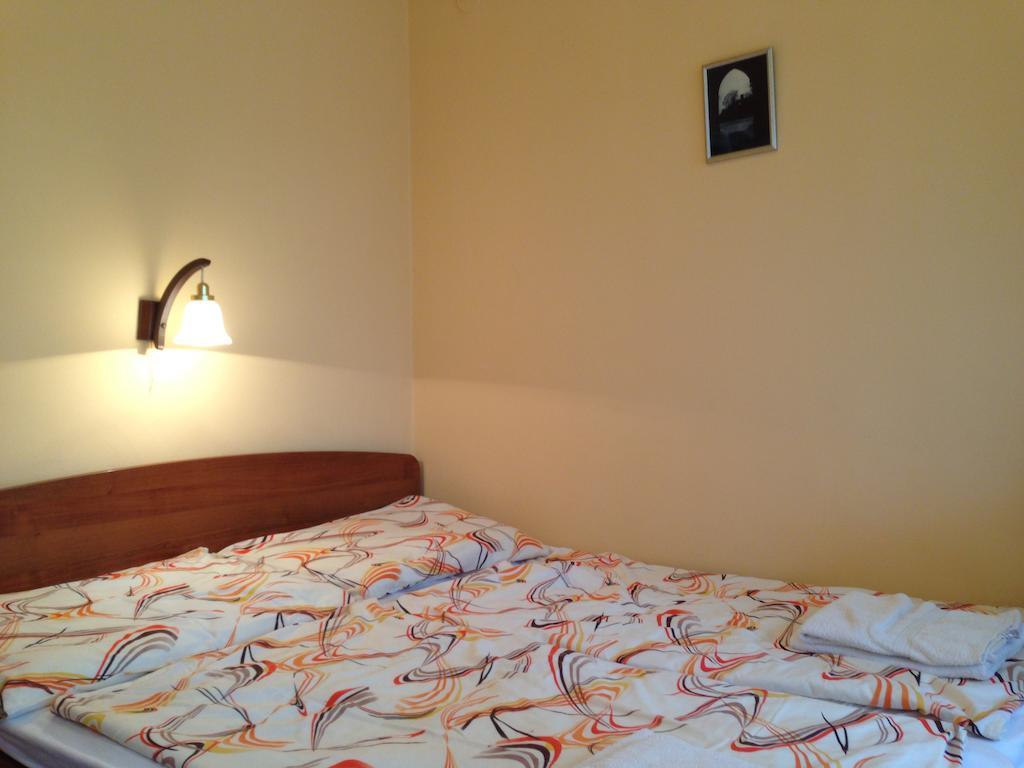 Hotel Family Balatonfoldvar Quarto foto