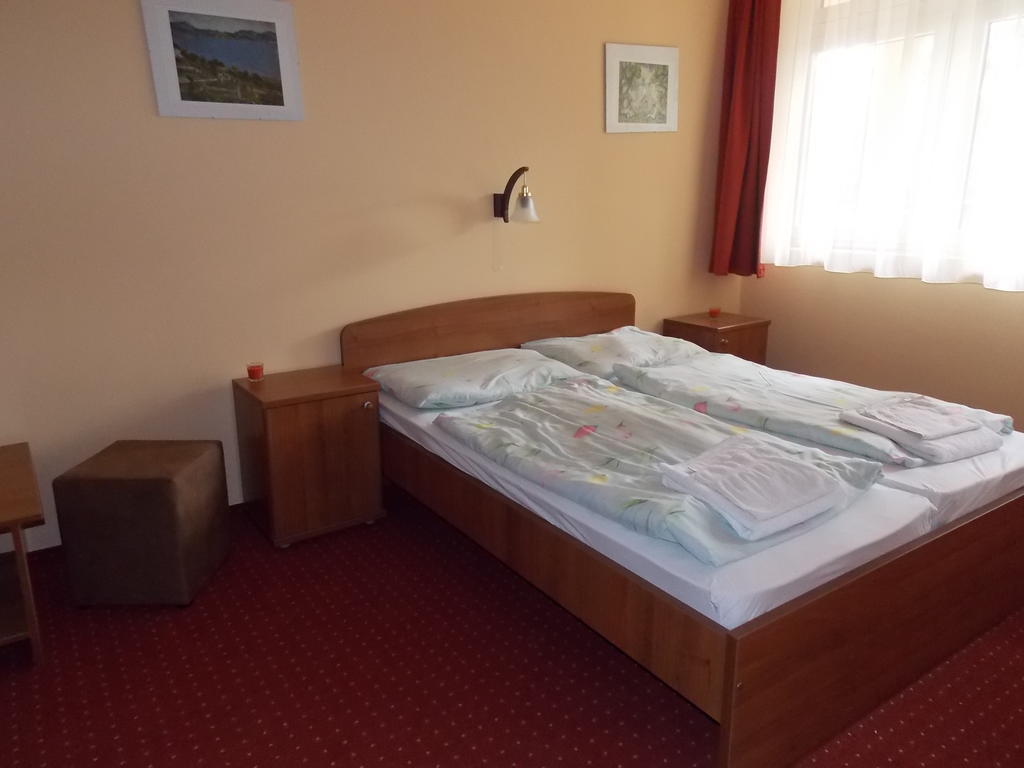 Hotel Family Balatonfoldvar Exterior foto